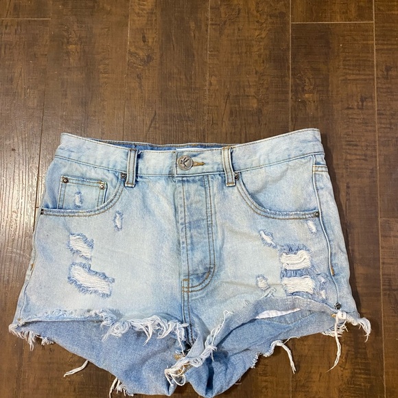 One Teaspoon Outlaws  cutoff denim shorts - Picture 4 of 8